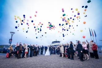 Gruppenfoto Hochzeit mit Ballonen